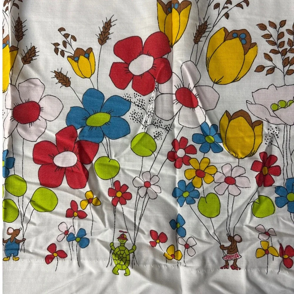 Fashion Manor JCPenney Vintage Floral Curtain Panel Colorful Flowers Mice‎ 1970s